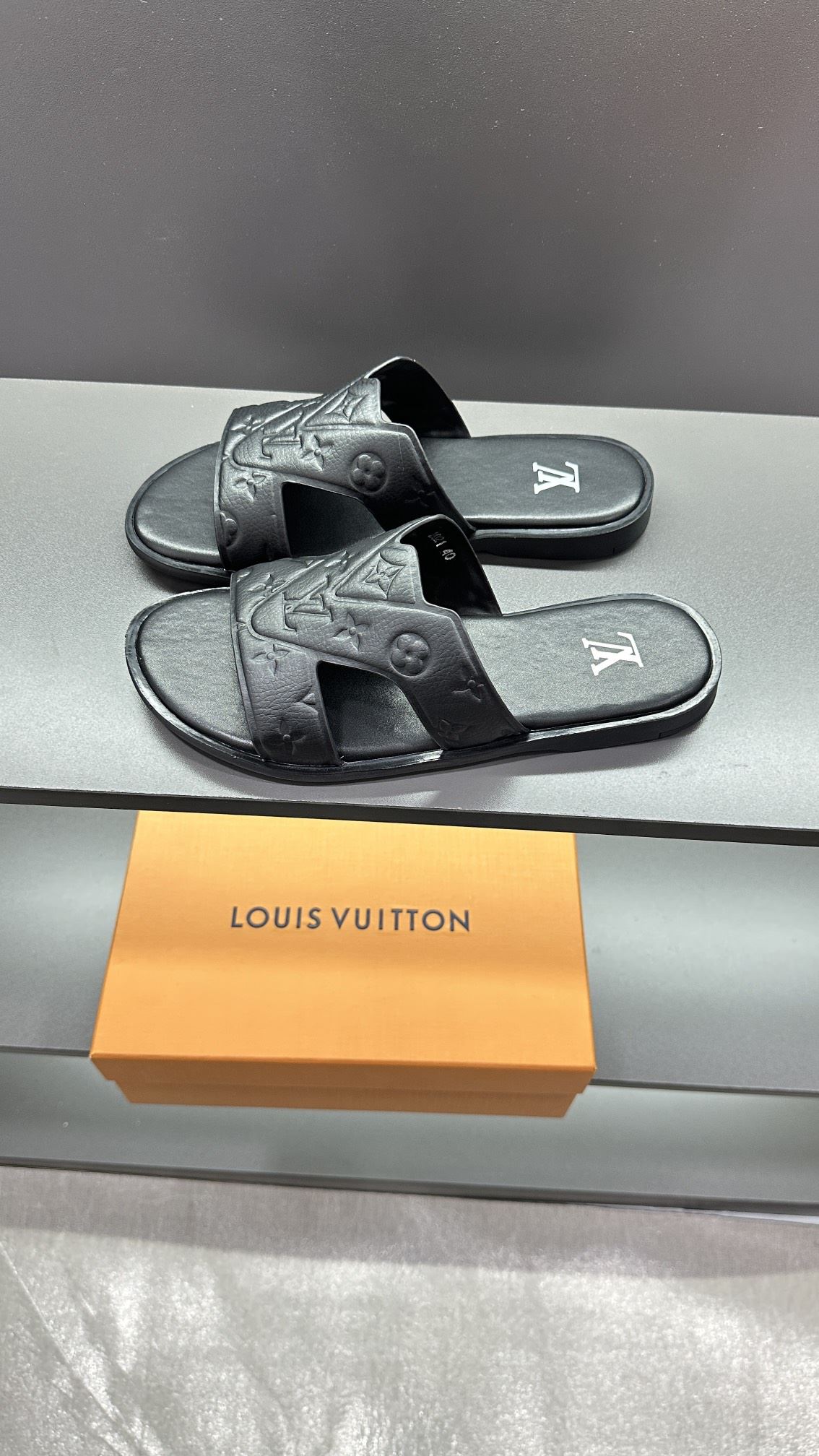 Louis Vuitton Slippers